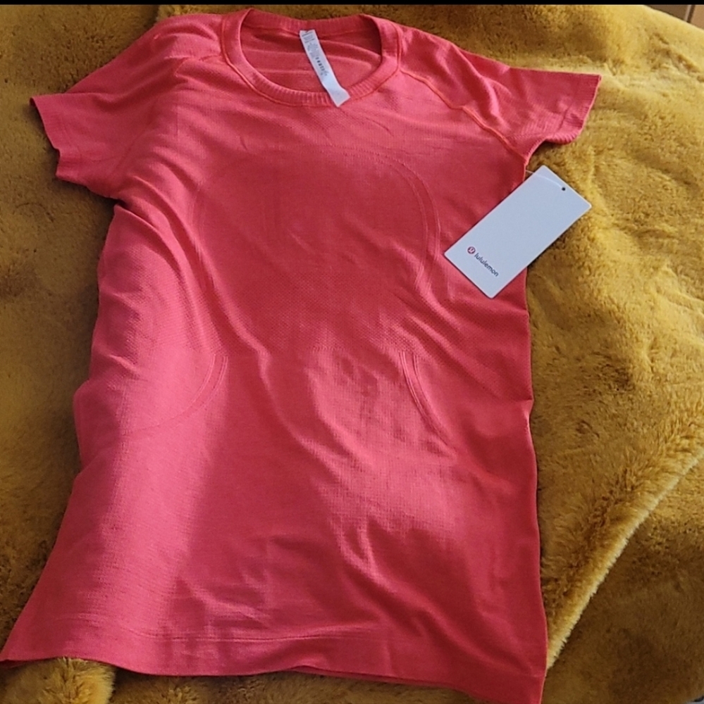NWT Lululemon Swiftly Tee
